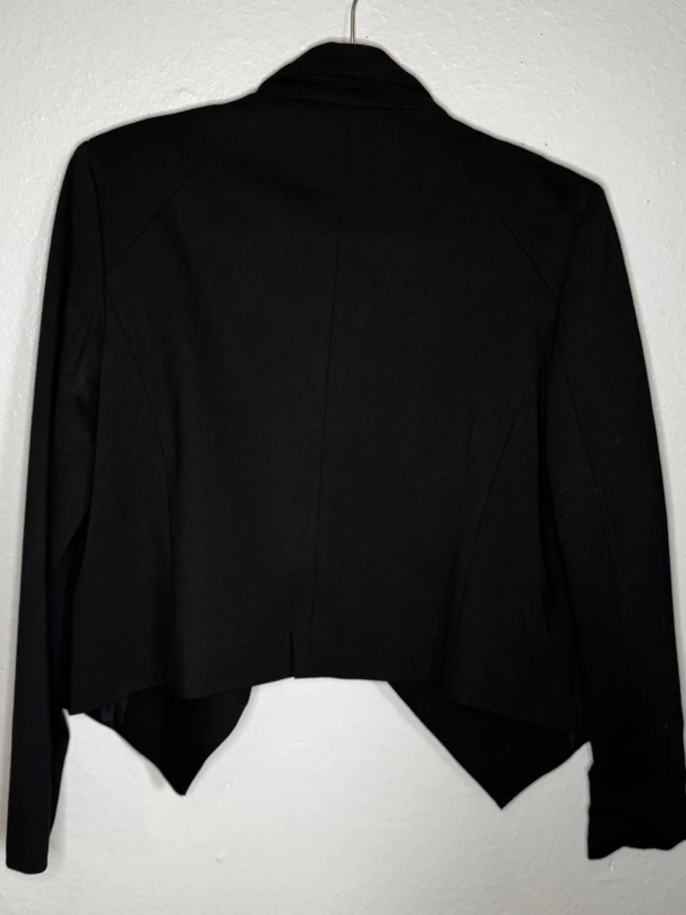 NWOT T Tahari Black Cropped Blazer Size 8 - Picture 4 of 4